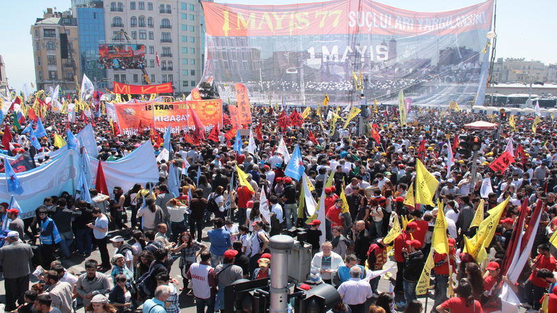 At�l�m Gazetesi Ba�yaz�/ 1 May�s'ta icazetçi ayr��ma ve mücadeleci Taksim iradesi