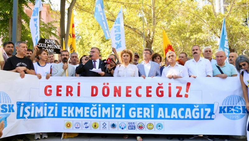KESK Adalet Bakanl önünden seslendi: KHK'lileri ilerine iade edin