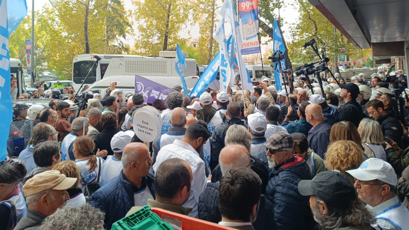 Ankara'ya ulaan KESK'liler polis ablukasna alnd
