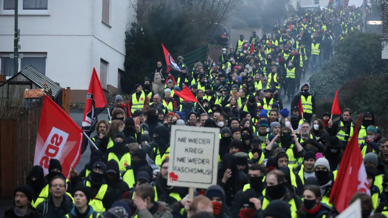 Faist AfD'nin gençlik örgütü kurulu kongresini onbinlerce antifaist protesto etti